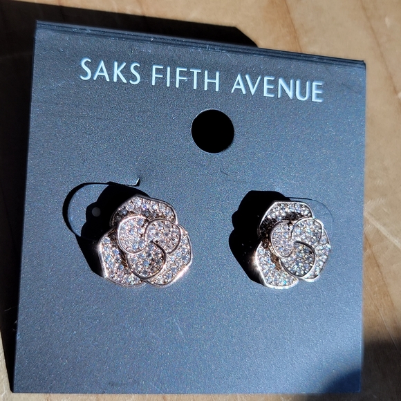 FREE With Purchase Of Anything Else - NWT Saks Fifth Avenue Flower Earrings - Picture 1 of 4